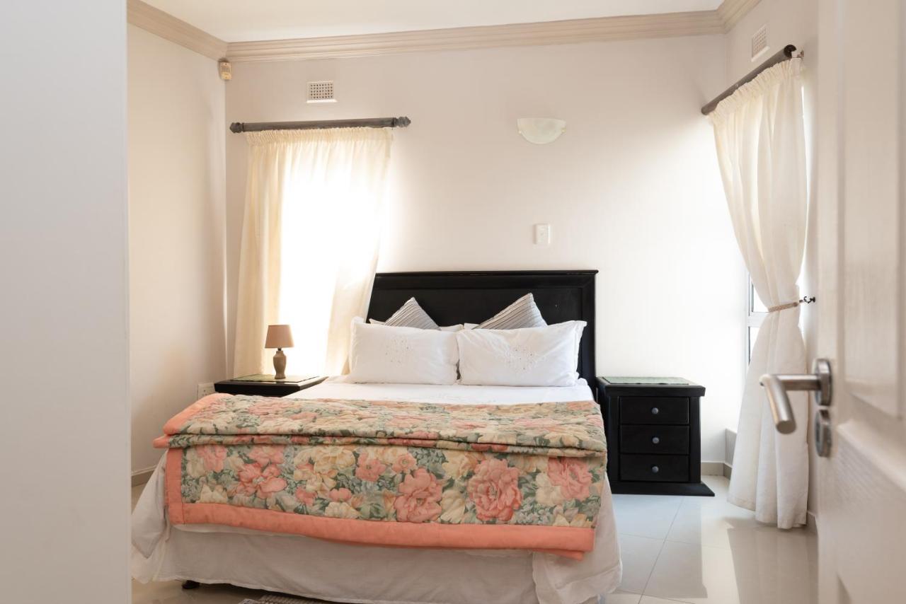 Апартаменты Le Rocella 4 - 2 Adults And 4 Children Only Баллито Экстерьер фото